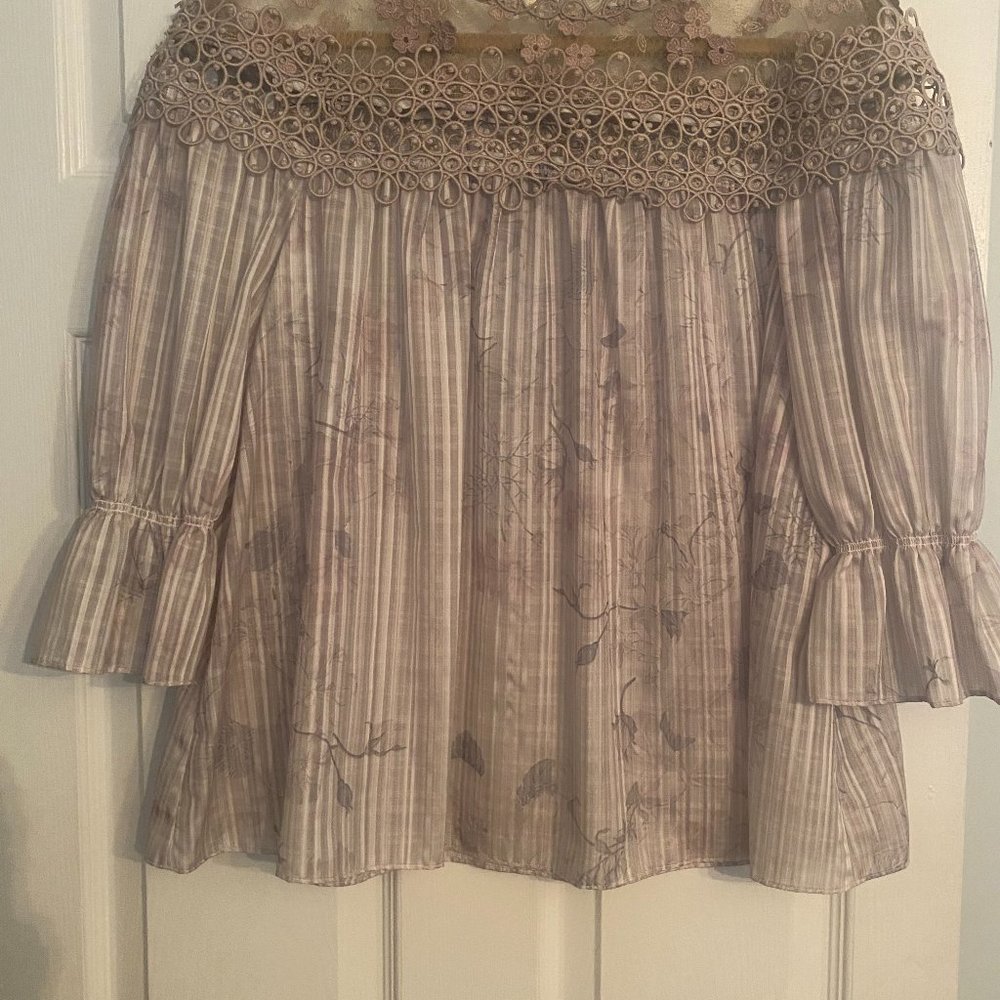 Elie Tahari, Size S, Soft Taupe Floral Top